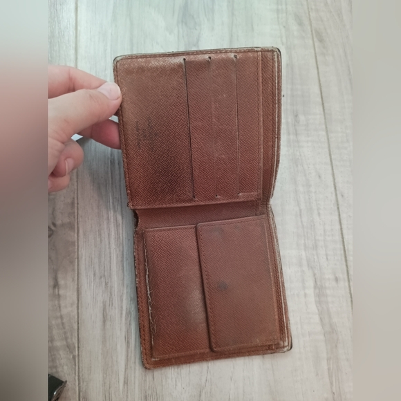 Louis Vuitton Monogram Bi-fold Mens Wallet - Picture 5 of 11